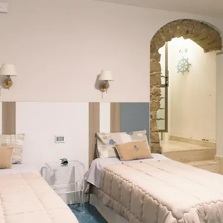 Le Petit Bed and Breakfast *